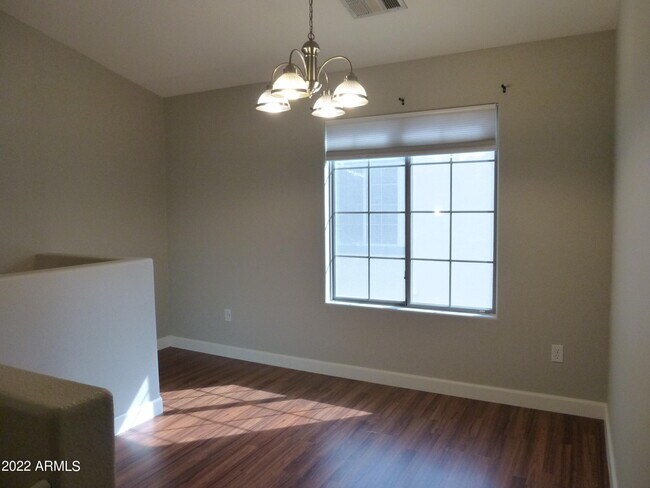 Foto del edificio - 2727 N Price Rd