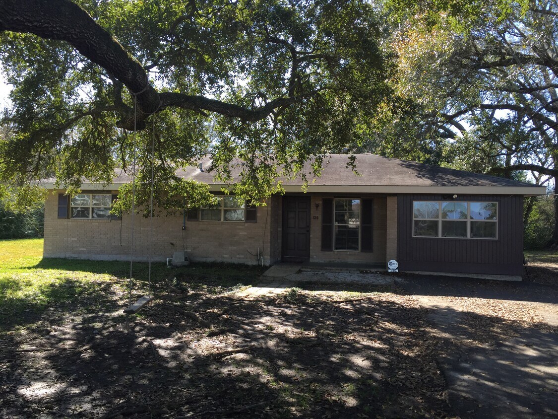 Primary Photo - 135 W Palermo Rd