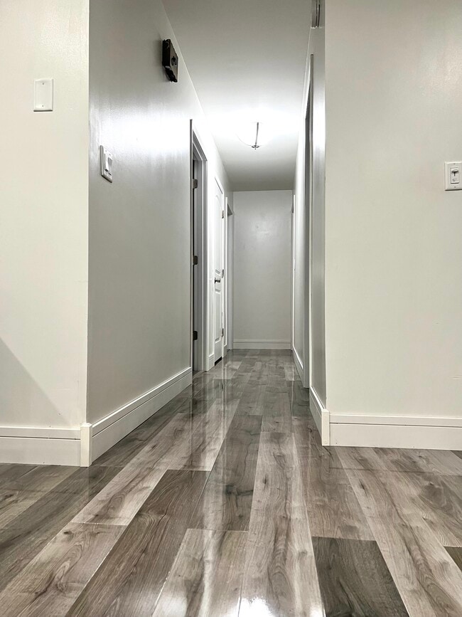 Building Photo - 11405 Central Dr W