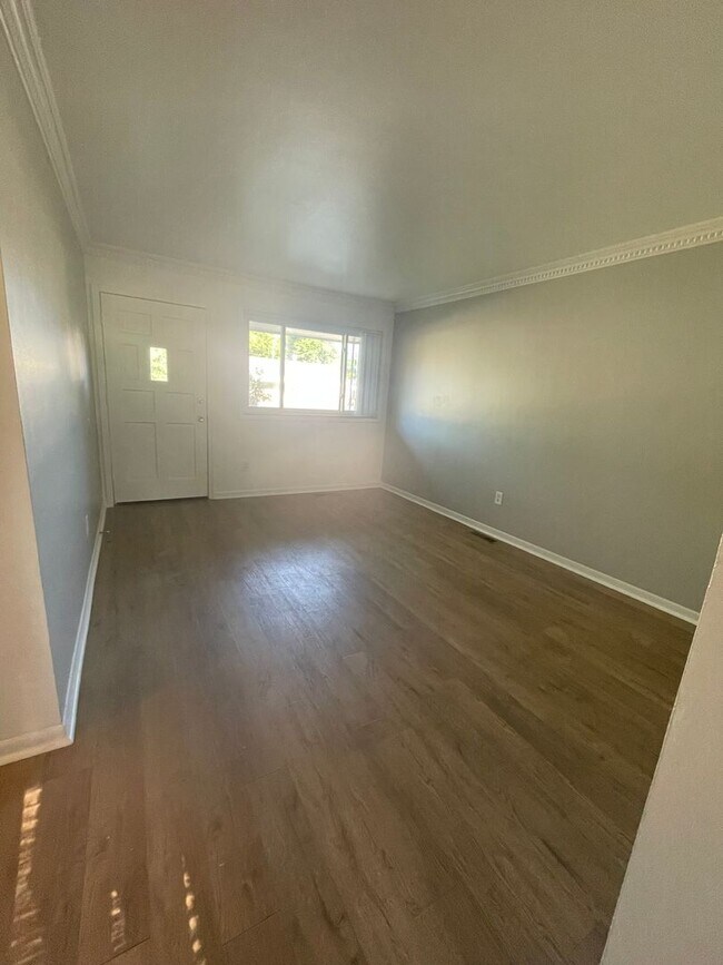 Building Photo - 3 Bedroom/1 Bath Ranch in Ypsilanti