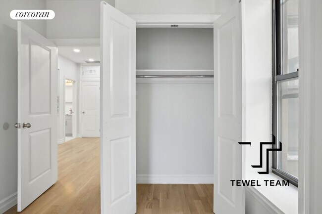Foto del edificio - 1697 Lexington Ave