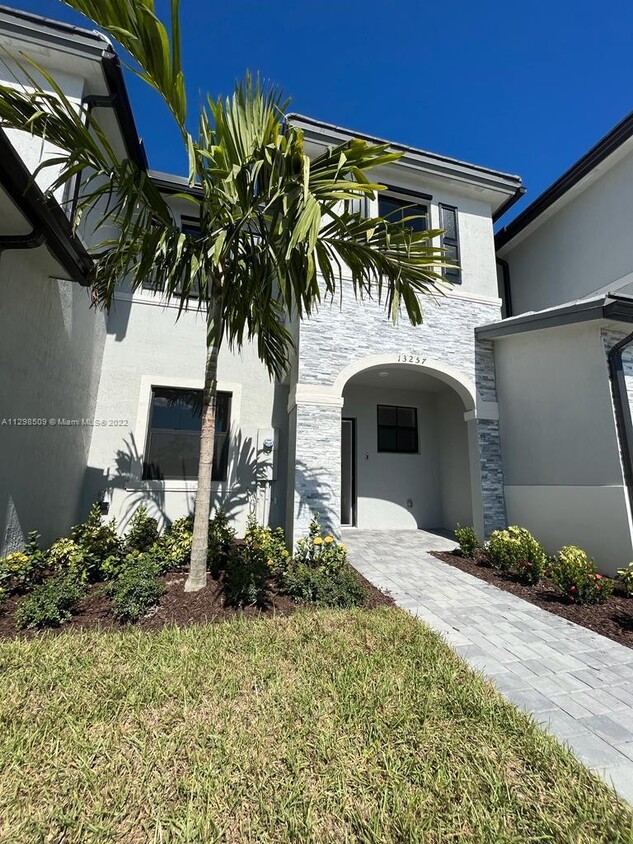 13257 SW 286th Terrace, Homestead, FL 33033 Townhome Rentals in