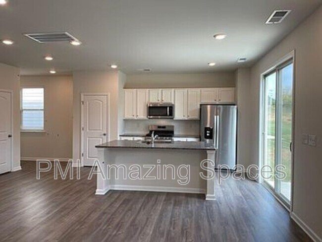 Building Photo - 3054 Weddington Pointe Dr