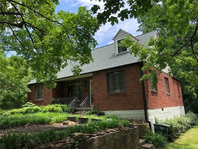 Foto del edificio - 954 Highland Ave