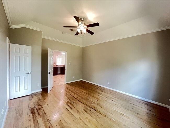 Building Photo - 6430 Skyview Dr