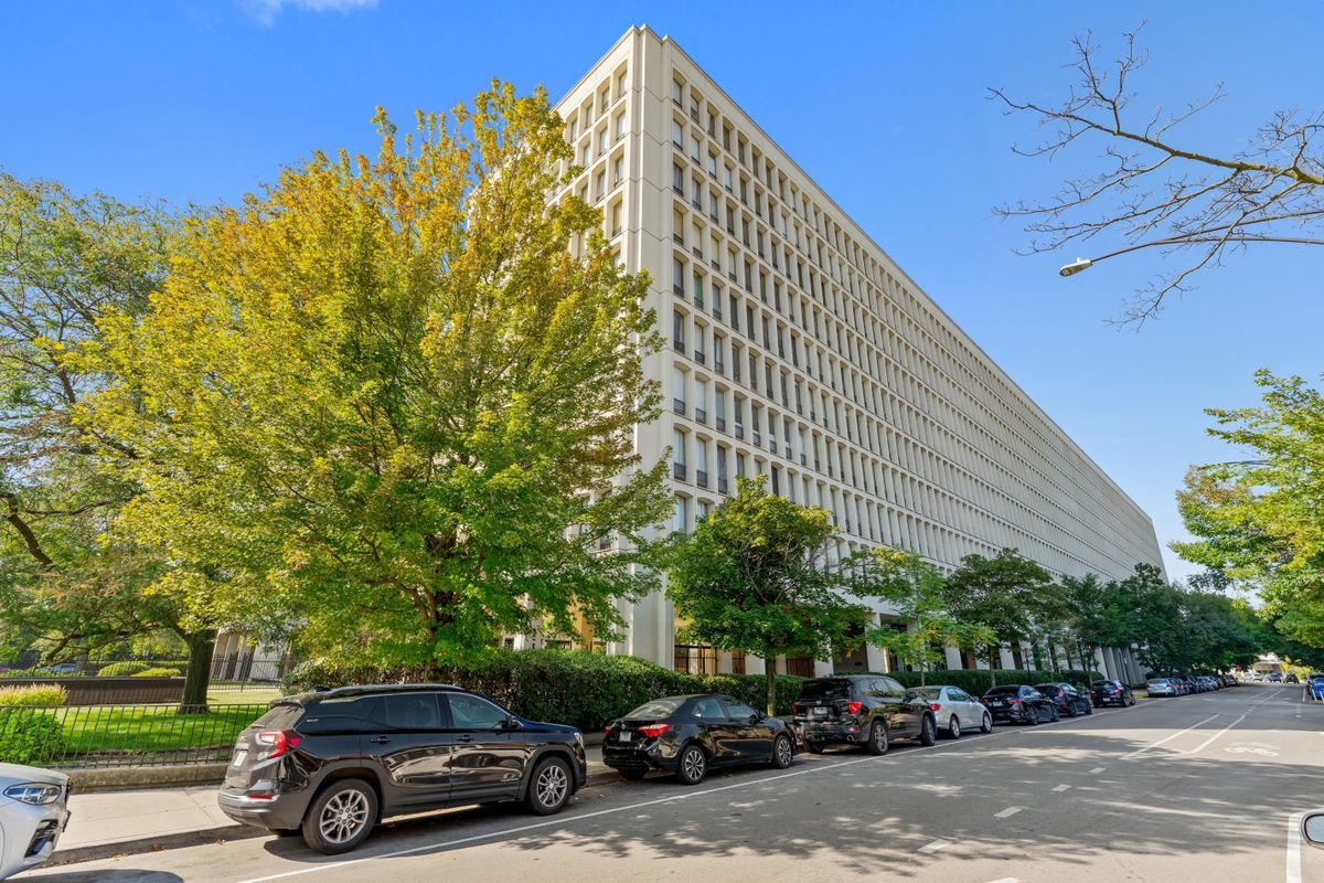 Primary Photo - 1450 E 55th Pl