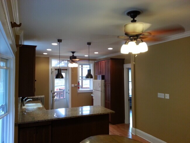 Cocina - 6426 N Lakewood Ave