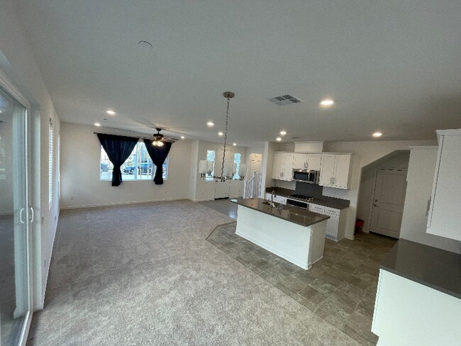 Building Photo - 16286 Lozano St