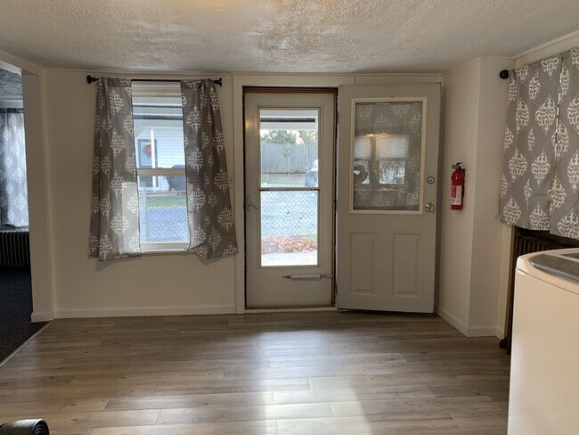 Foto del edificio - HEAT IS NOW INCLUDED IN THE RENT!Charming 2-Bedroom, 1-Bath Single-Family Home in the Borough of ...