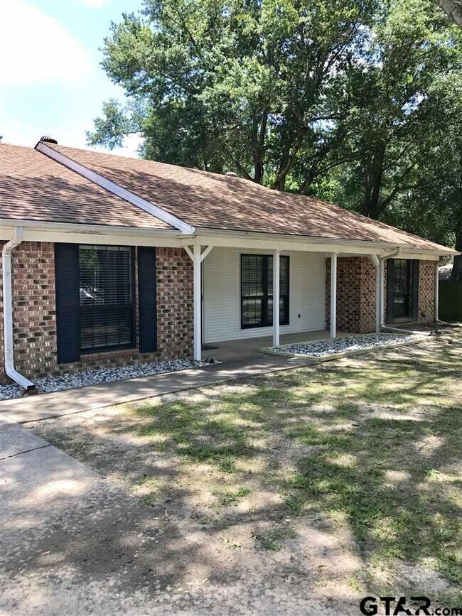 Building Photo - 1725 Angy Dr