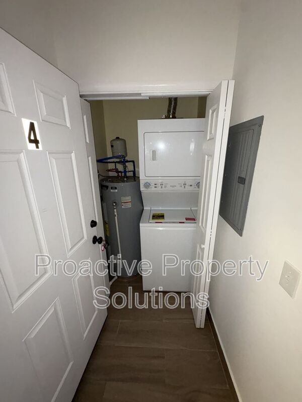 Foto del edificio - 730 N Main St