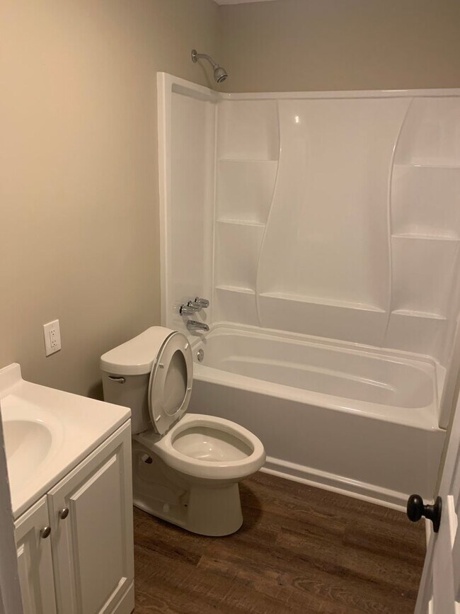 Foto del edificio - 20 Mary Ella Dr