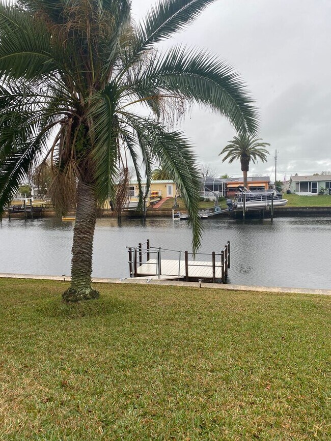 Foto del edificio - Waterfront Property on CANAL !!!       ***...