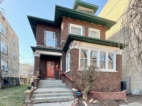 Building Photo - 7626 N Greenview Ave