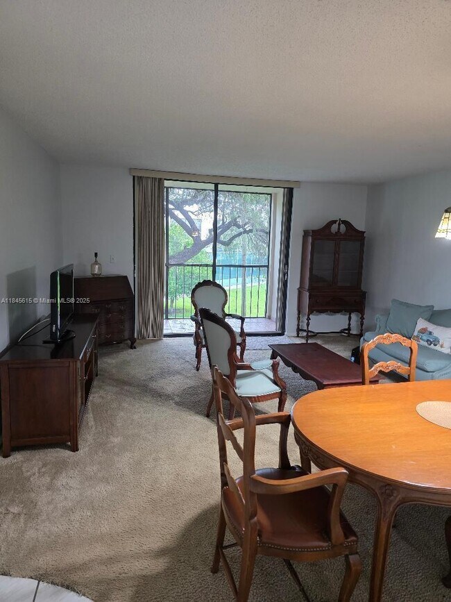Foto del edificio - 8065 SW 107th Ave