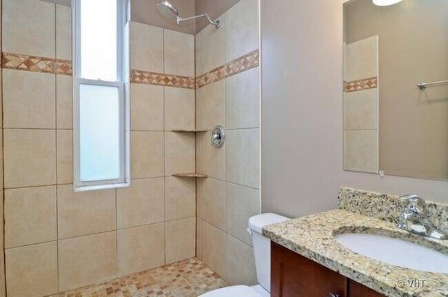 Bathroom - 1818 W Superior St
