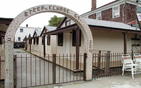 Primary Photo - Steeplechase Court