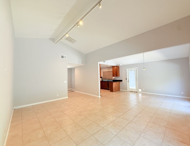 Foto del edificio - AVAILBLE NOW! Beautiful 3 Bedroom 2 Bathro...