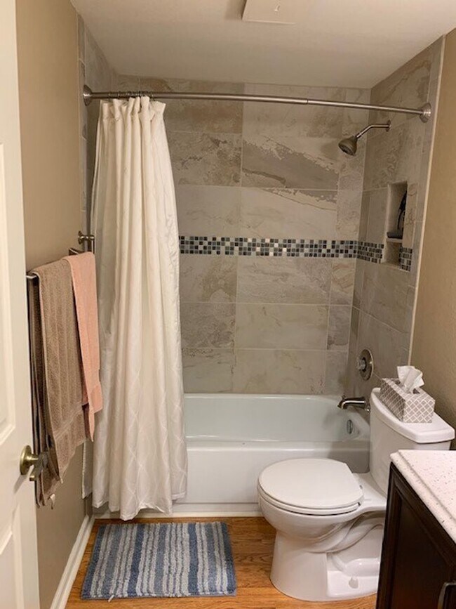 Building Photo - One bedroom condo/ Scottsdale