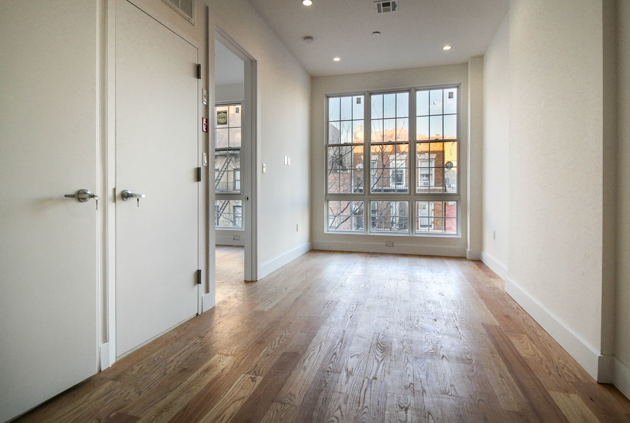 Primary Photo - 240 S 3rd St