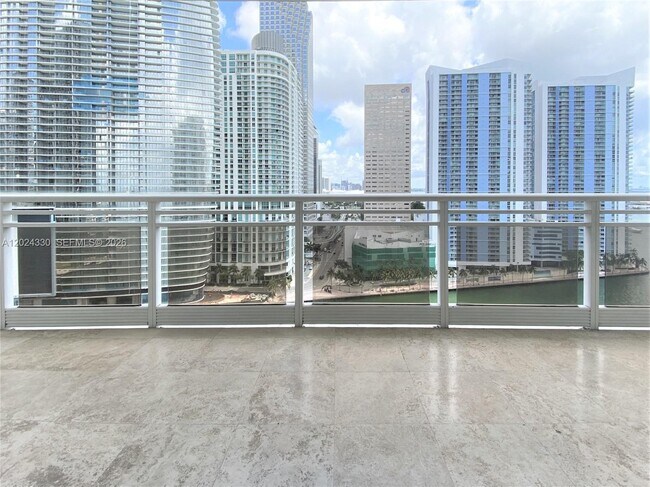 Foto del edificio - 901 Brickell Key Blvd