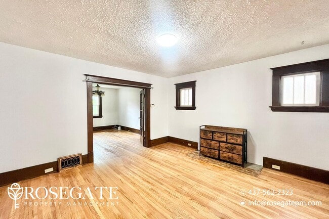 Photo du bâtiment - Spacious 4 Bed 3 Bath Semi-Detached Home i...
