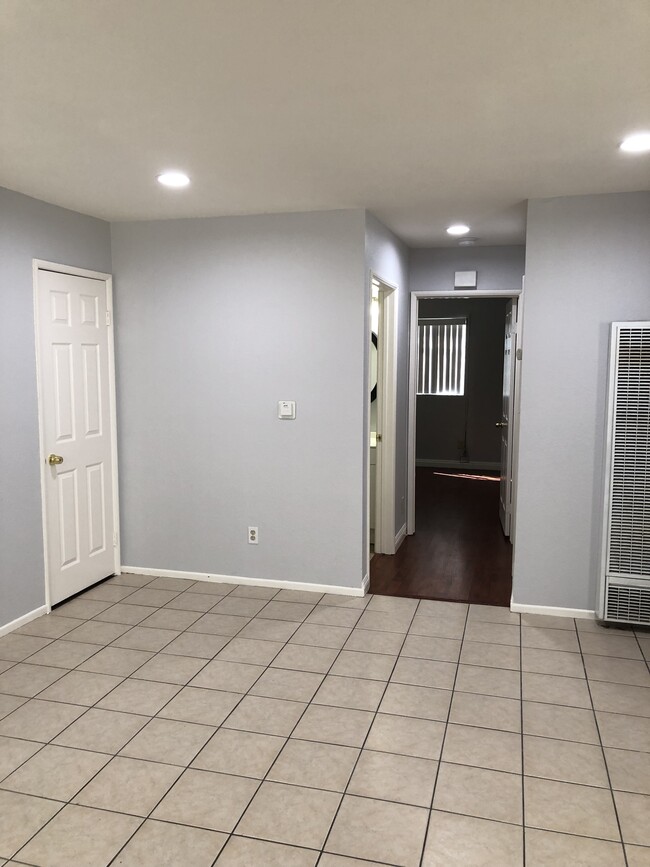 Foto del edificio - 1658 W 207th St