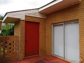 Building Photo - 102 Westcliff Center St
