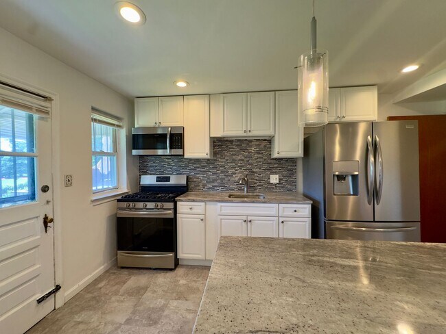 Building Photo - 5781 Edgepark Rd