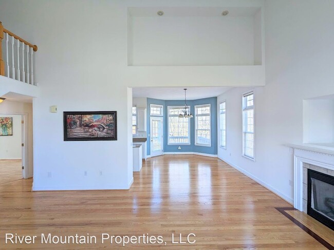 Building Photo - 4 br, 3.5 bath House - 8322 River Course Dr.