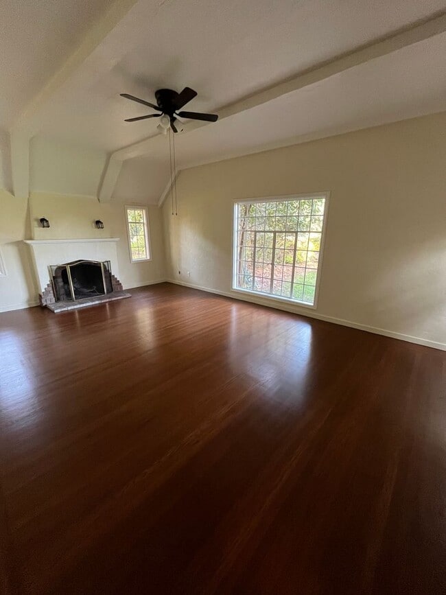 Building Photo - Lovely 1940's Brick Home in the Country-$5...