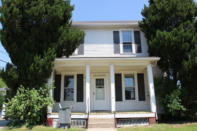 Building Photo - 174 Mill St