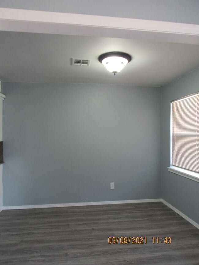 Building Photo - MOVE IN SPECIAL: $200 OFF OF THE FIRST MONTH'S RENT!