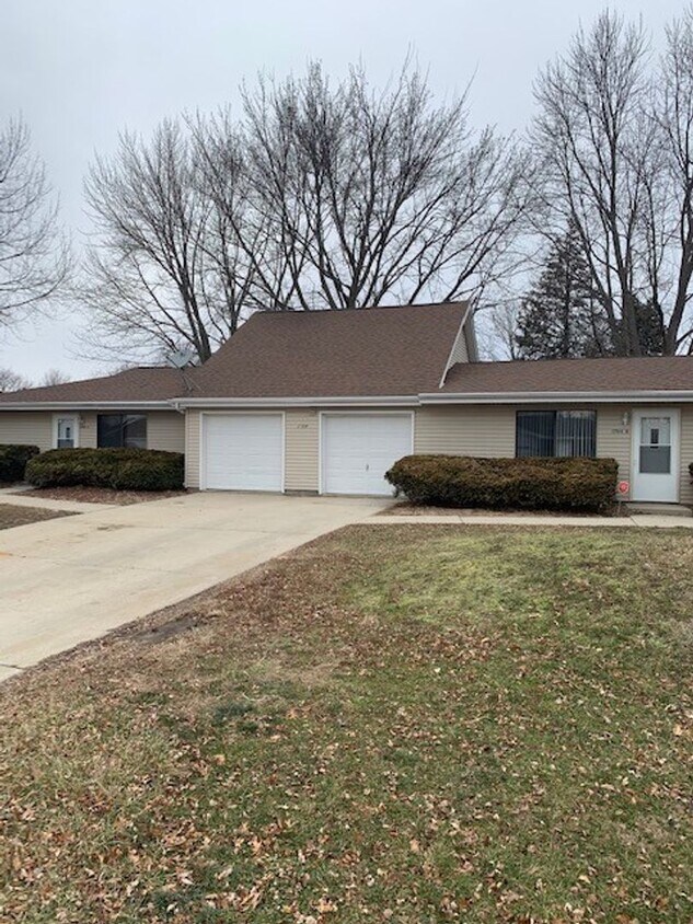 1704 Linda Ln Unit A, Normal, IL 61761 Room for Rent in Normal, IL