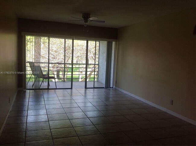 Foto del edificio - 1921 Woolbright Rd