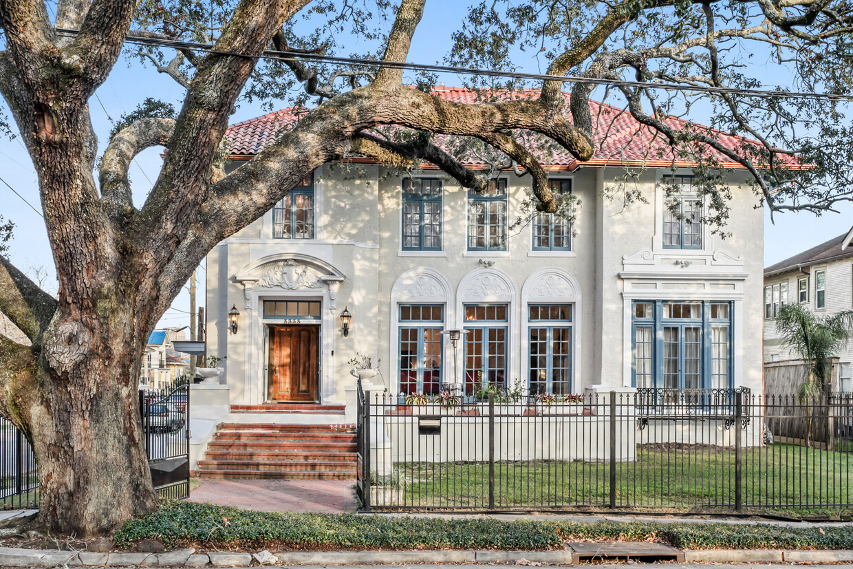 Primary Photo - Napoleon Mansion