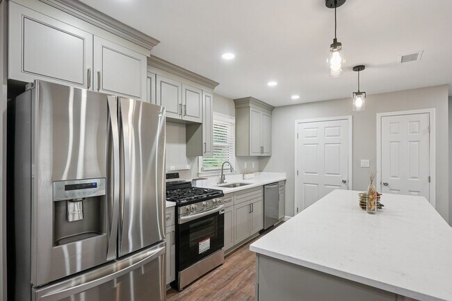 Foto del edificio - 2645 Davenport Rd NW