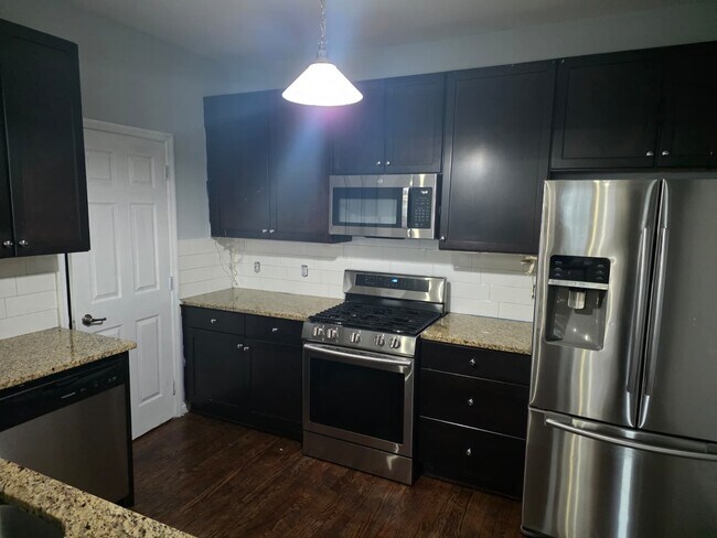 Foto del edificio - 4407 Driftwood Dr
