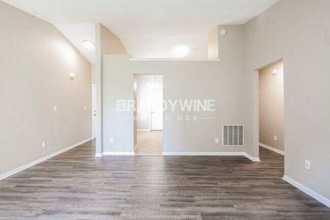 Building Photo - Half Month FREE RENT!!  Experience the Ext...