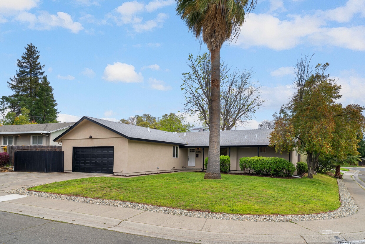 Foto principal - 5900 Ranger Way