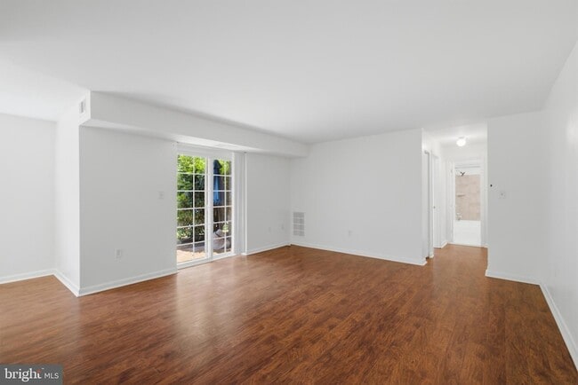 Foto del edificio - 1521 Colonial Dr