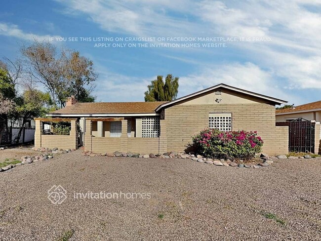 Building Photo - 2532 E Clarendon Ave