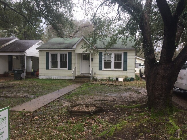Building Photo - 216 Moreland Dr