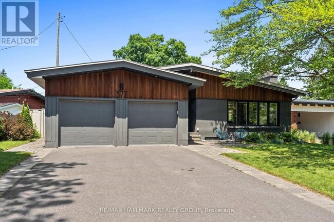 Photo du bâtiment - 377 Summit Ave