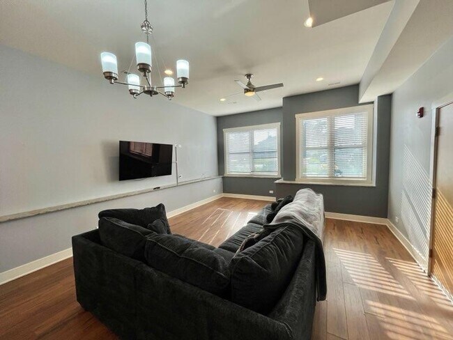 Foto del edificio - 4531 Forest Ave