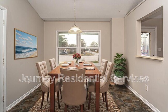 Building Photo - 1547 Bingham Dr