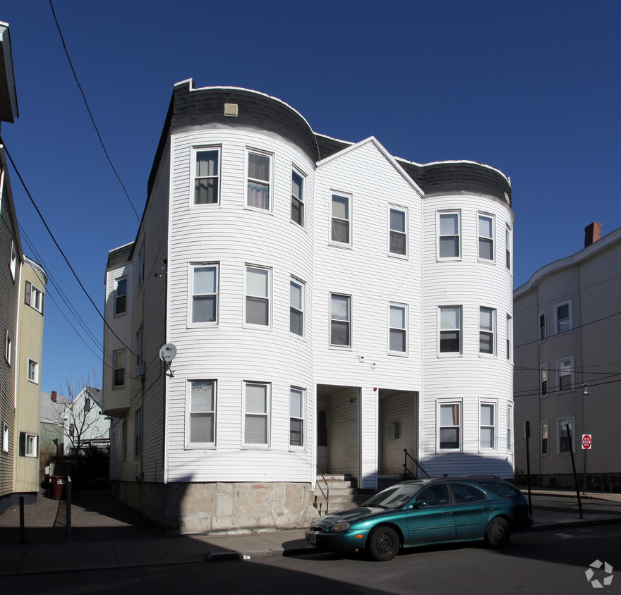 Building Photo - 34-36 School St