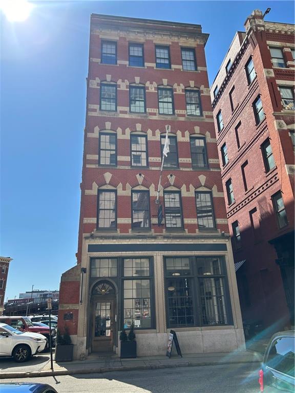 Building Photo - 32 Custom House St