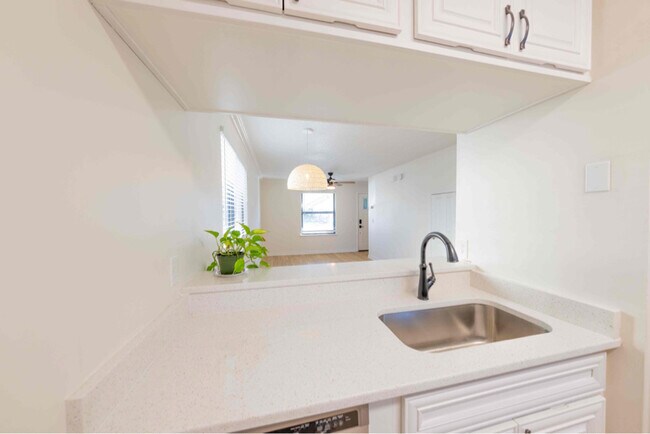 Foto del edificio - 561 6th Ave S