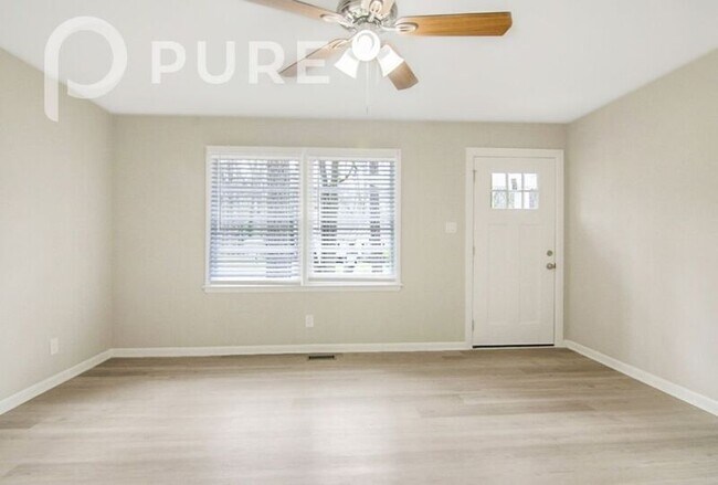 Foto del edificio - 1700 Woodland Rd